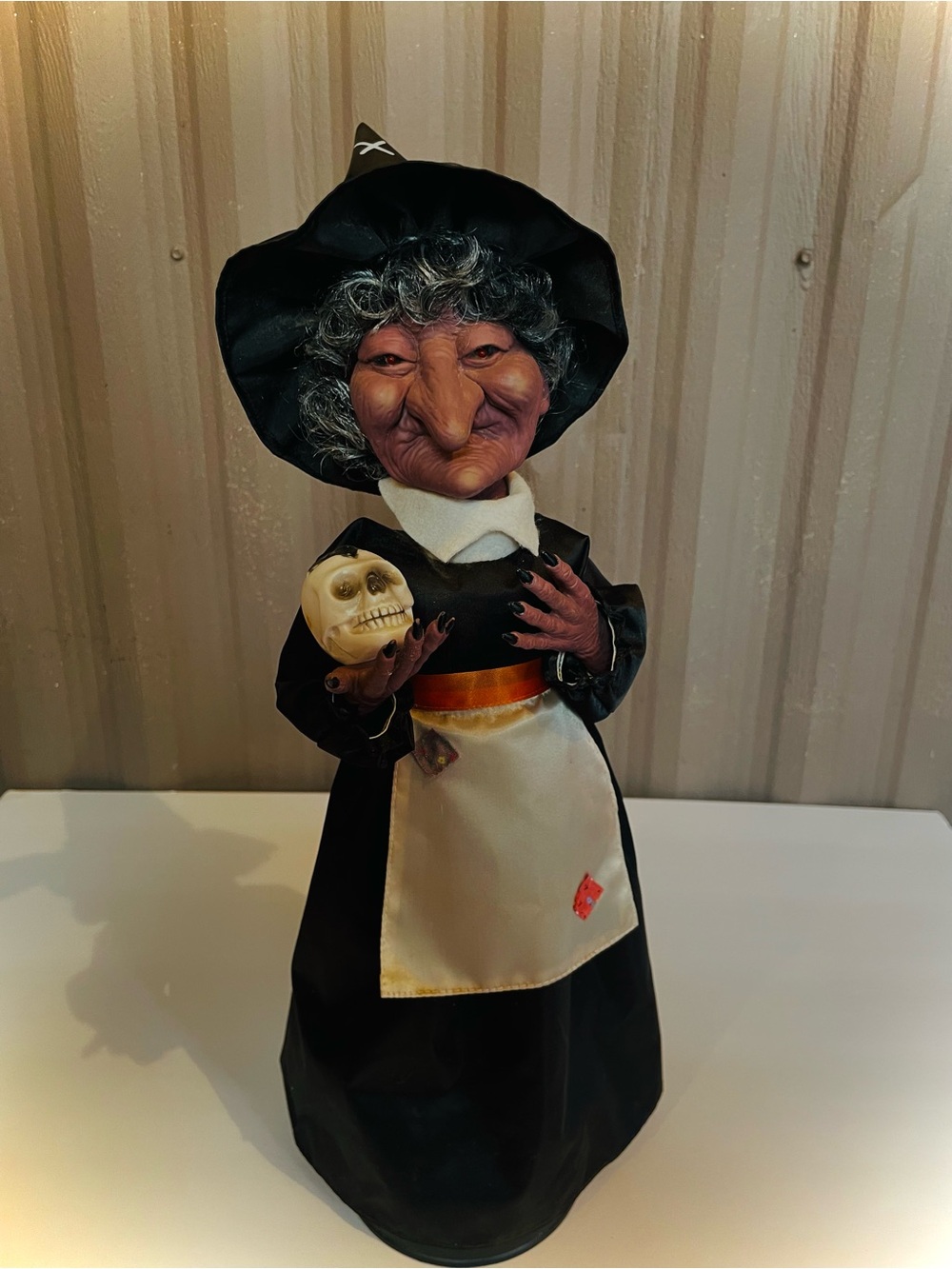 VTG 1980s TELCO Motion-ettes Animated Halloween Witch Figure w/ Skull 18" WORKS!